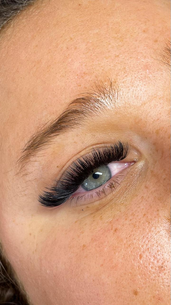 Russian Volume Lashes